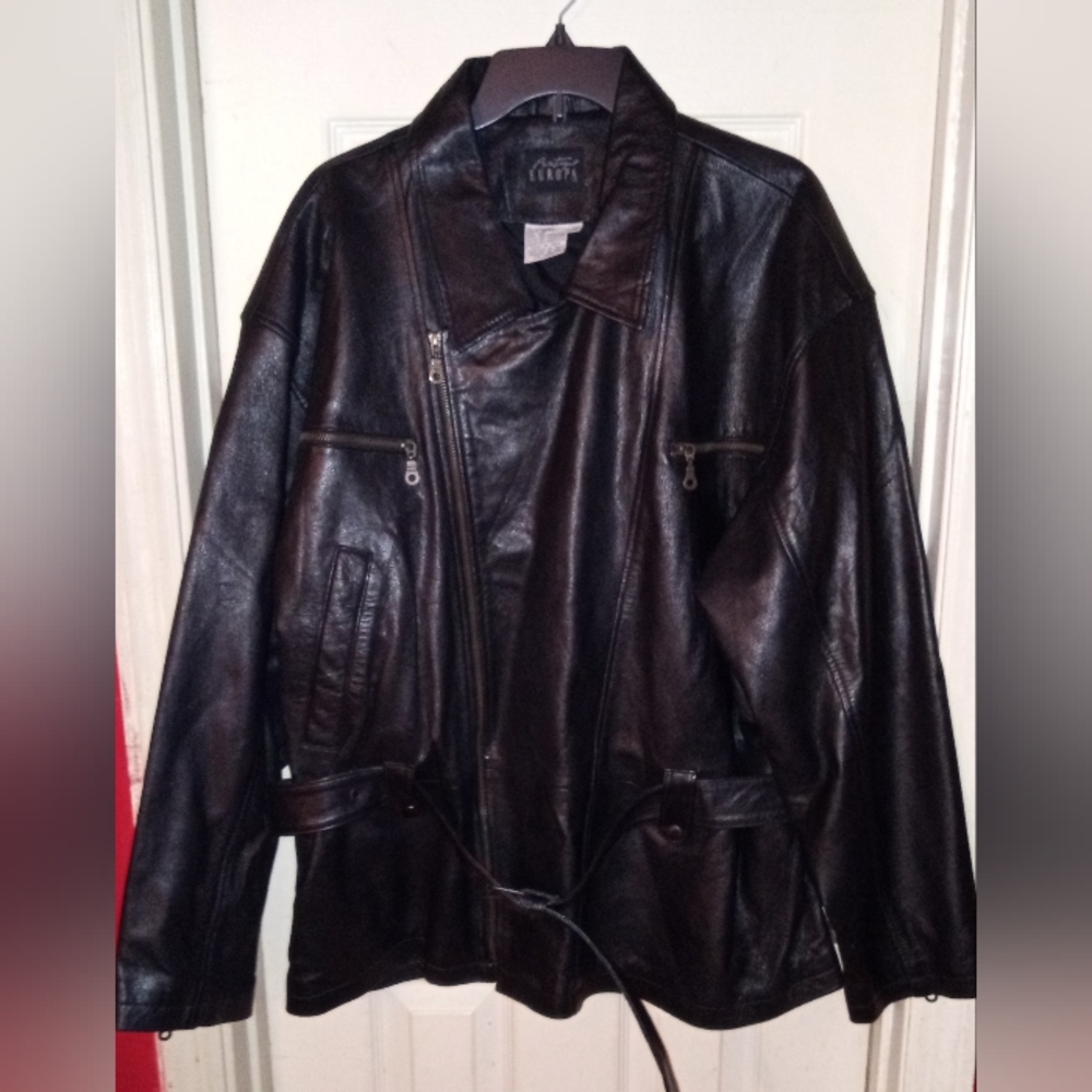 Like New Vintage Plus Size Women's Boutique Europa Black Leather Jacket. W/Belt